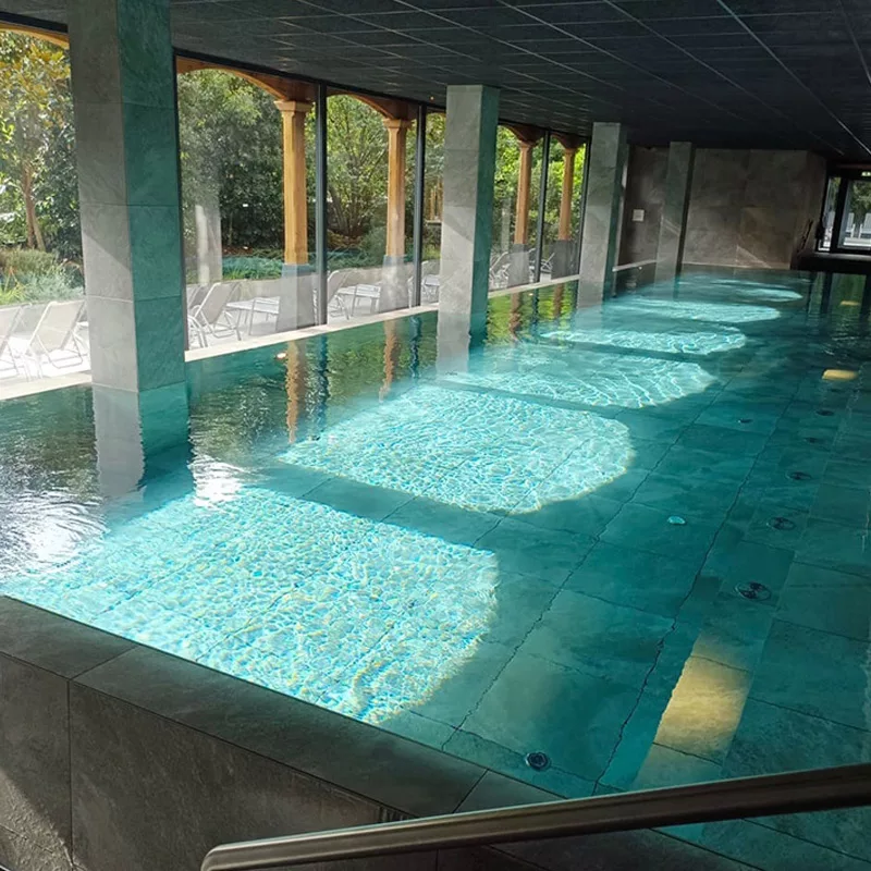 Application de l'antidérapant Stellmann à la piscine SPA de l'Hôtel du Parc 67 Obernai