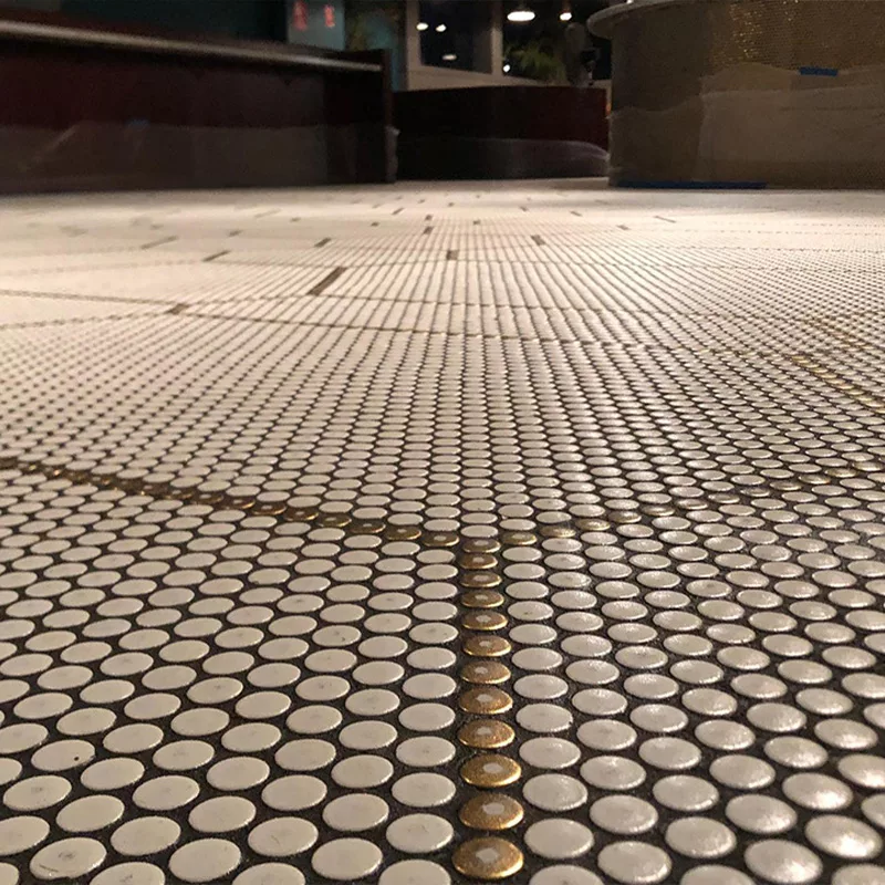 APRES l'application de l'antidérapant Stellmann sur un sol mosaïque