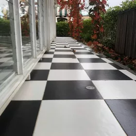 Antidérapant Stellmann appliqué sur dalles en carrelage