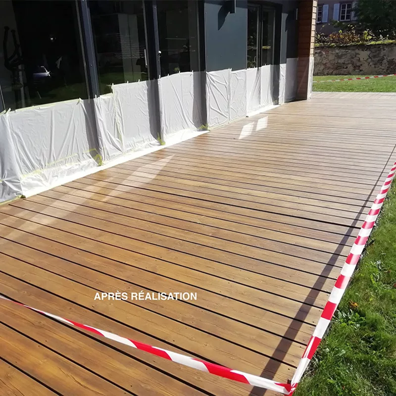 APRES l'application de l'antidérapant Stellmann sur une terrasse bois