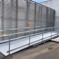 Rendre une passerelle métallique antidérapante avec Stellmann